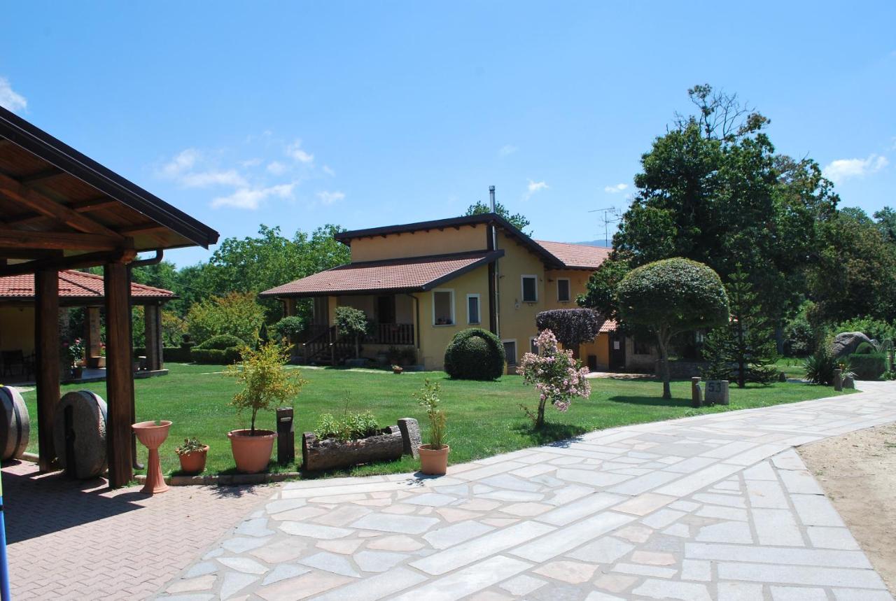 セッラ・サン・ブルーノ Agriturismo Rosetoヴィラ エクステリア 写真